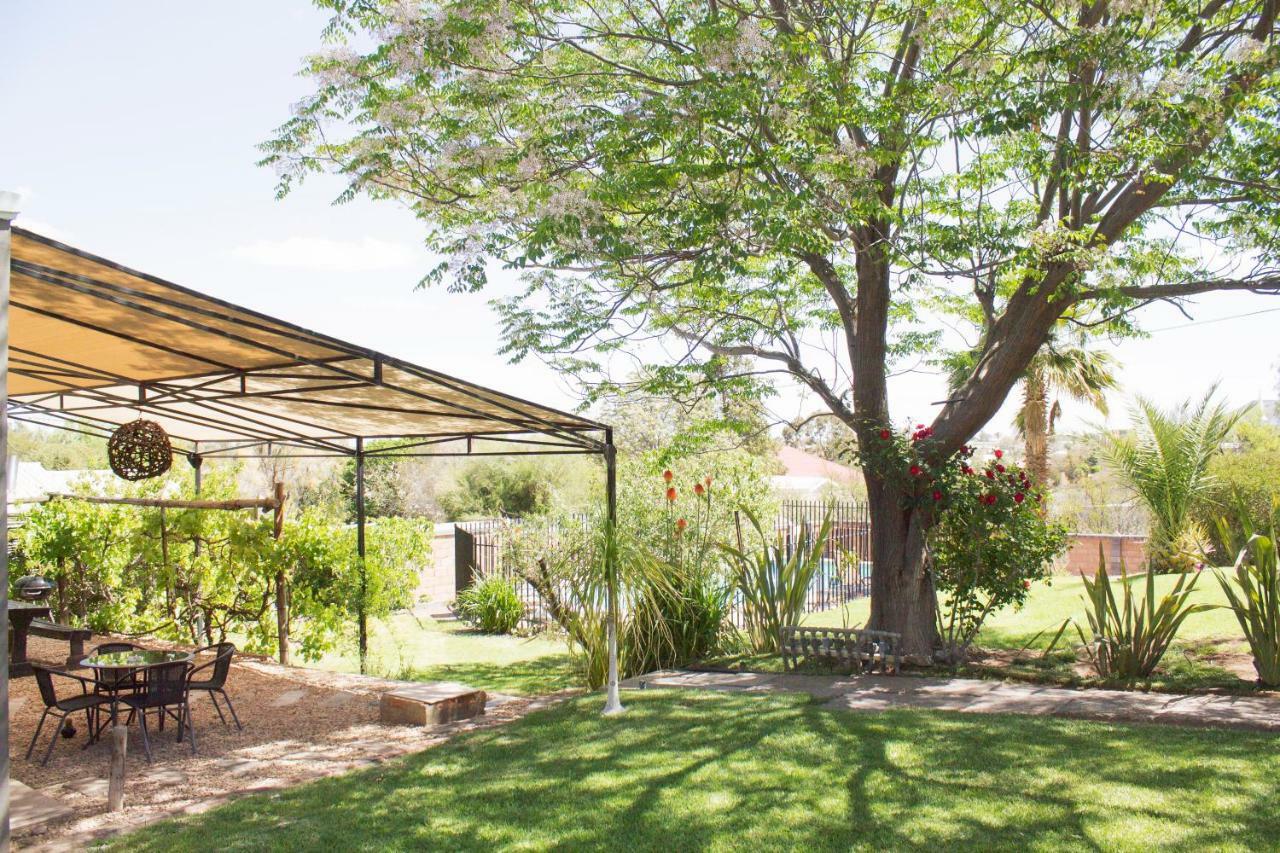 Haus Holzapfel Hotel Beaufort West Exterior foto